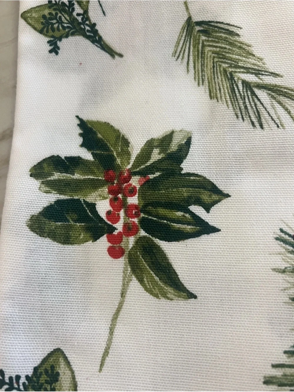 Martha Stewart ‘Holly Berries’ Tablecloth 52x70 NEW